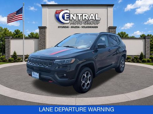 Used 2022 Jeep Compass Trailhawk w/ Trailhawk Elite Group AWD/4WD image 3