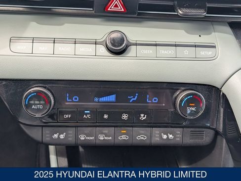 Certified 2025 Hyundai Elantra Limited FWD image 26