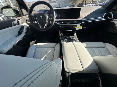 New 2026 BMW X5 xDrive50e image 6