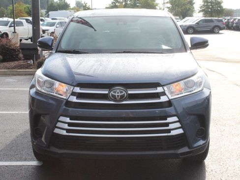 Used 2019 Toyota Highlander LE FWD image 3