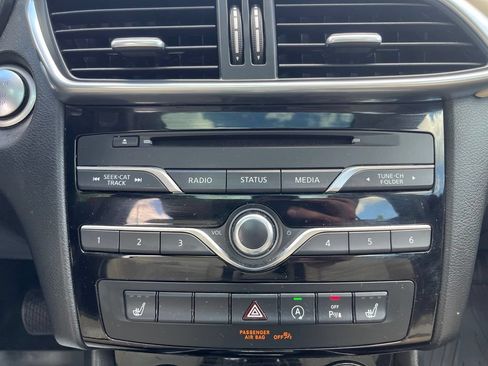 Used 2019 INFINITI QX30 AWD w/ Navigation Package image 17