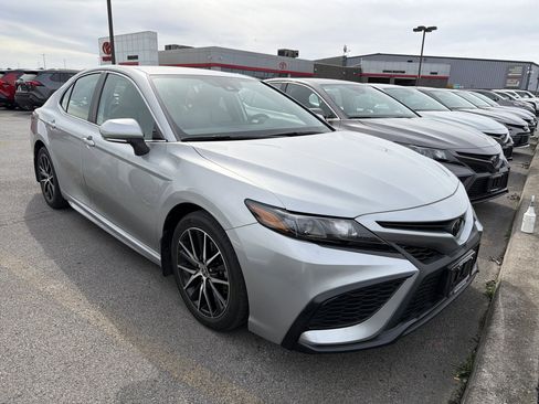 Used 2023 Toyota Camry SE AWD/4WD image 2