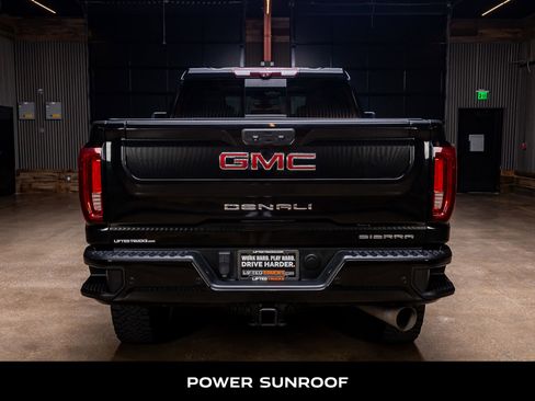 Used 2023 GMC Sierra 2500 Denali w/ Denali Black Diamond Edition AWD/4WD image 7