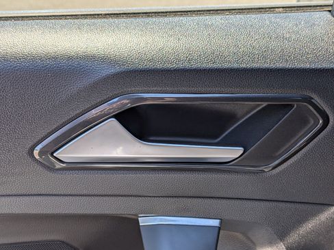 Used 2023 Volkswagen Tiguan SEL R-Line image 28