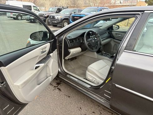 Used 2015 Toyota Camry LE image 10