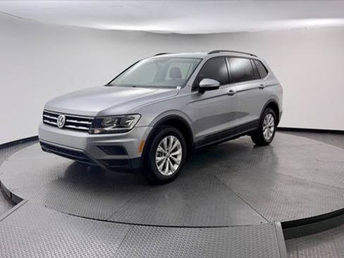 Used 2020 Volkswagen Tiguan S w/ 3rd Row Seat Package AWD/4WD image 2