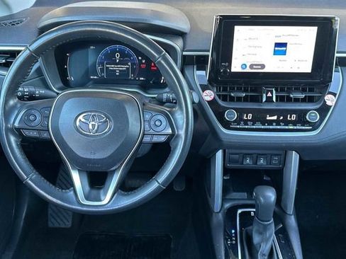 Used 2024 Toyota Corolla Cross XLE image 12