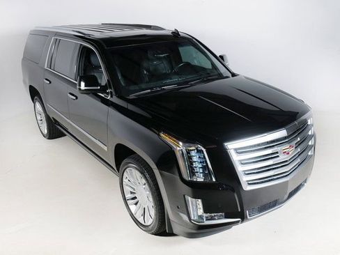 Used 2019 Cadillac Escalade ESV Platinum AWD/4WD image 31