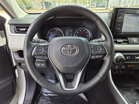 Used 2022 Toyota RAV4 XLE Premium image 27