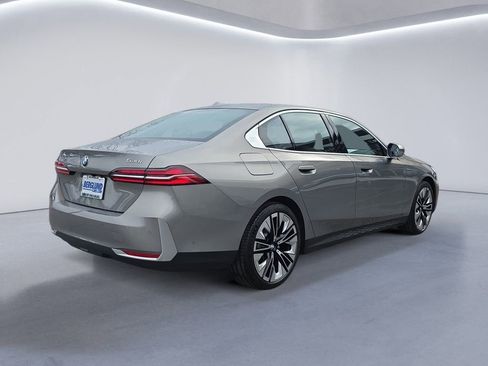 New 2026 BMW 530i xDrive w/ Premium Package image 4