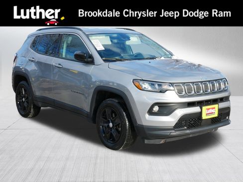 Used 2022 Jeep Compass Latitude image 1