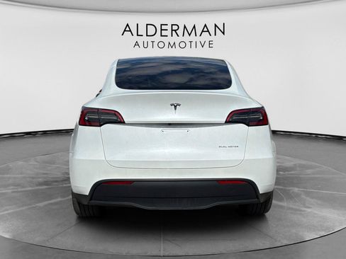 Used 2023 Tesla Model Y AWD image 4