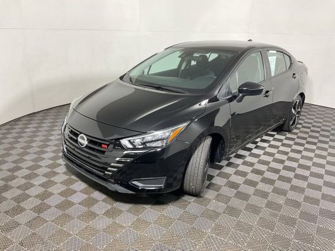 Used 2025 Nissan Versa SR image 8
