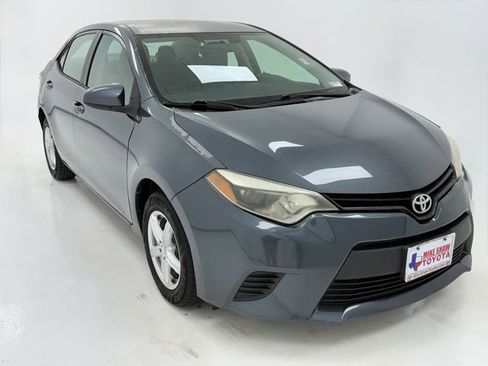 Used 2015 Toyota Corolla L FWD image 2