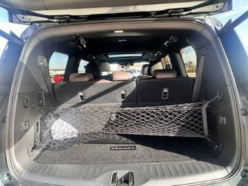 Certified 2025 Nissan Armada Platinum image 12