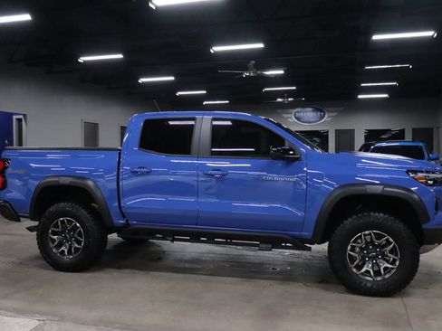 Used 2025 Chevrolet Colorado ZR2 w/ Technology Package AWD/4WD image 6