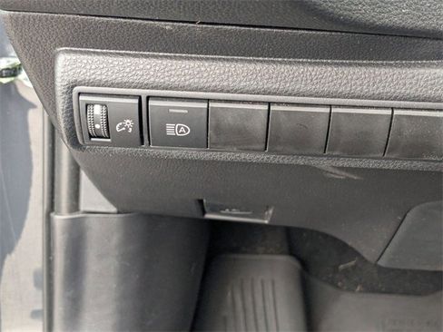 Used 2025 Toyota Corolla LE image 21
