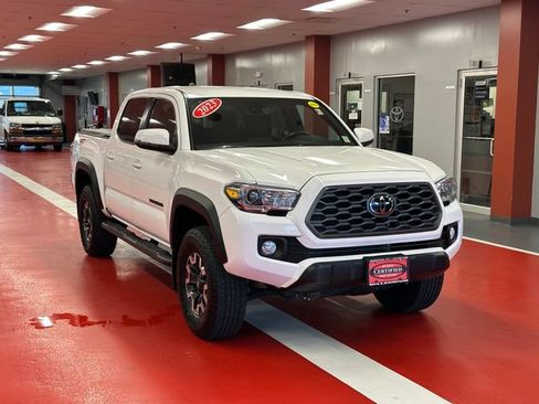 Certified 2023 Toyota Tacoma TRD Off-Road AWD/4WD image 2