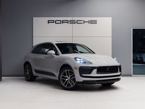 Certified 2026 Porsche Macan AWD/4WD image 9