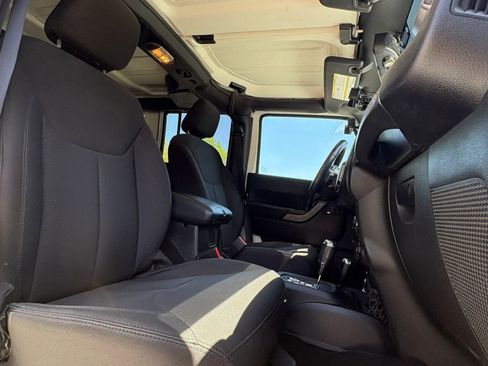 Used 2018 Jeep Wrangler Unlimited Sport S AWD/4WD image 30