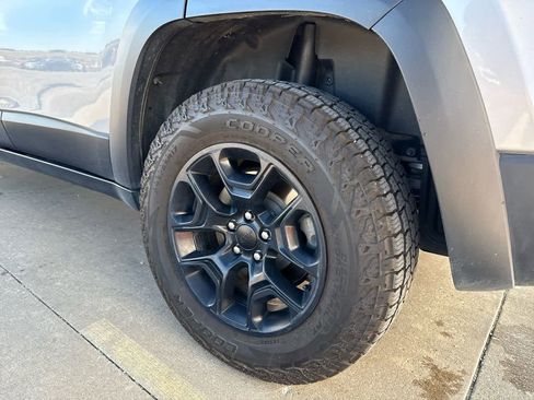 Used 2022 Jeep Cherokee Trailhawk w/ Premium Leather Package image 7