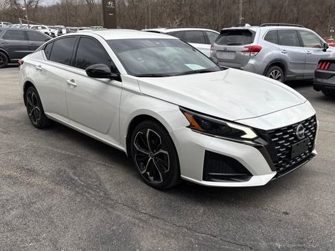 Certified 2023 Nissan Altima 2.5 SR image 7