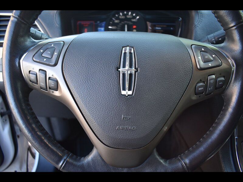 Used 2013 Lincoln MKX AWD image 12