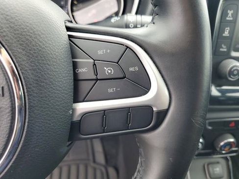 Used 2018 Jeep Compass Latitude FWD image 12