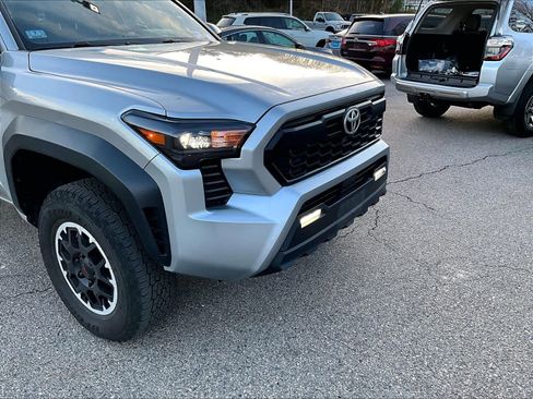 Certified 2024 Toyota Tacoma TRD Off-Road AWD/4WD image 5