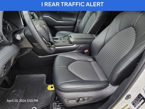 Used 2021 Toyota Highlander XSE FWD image 14