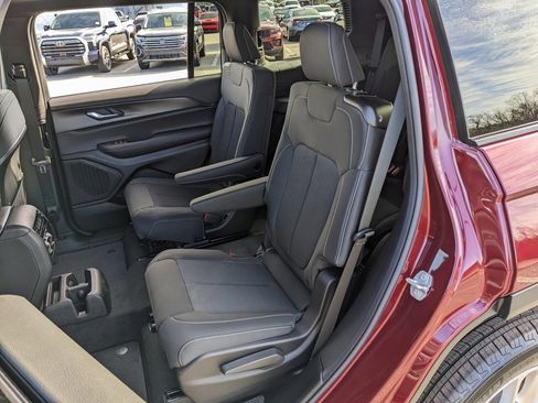 New 2025 Jeep Grand Cherokee L Laredo image 35