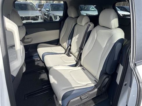 New 2026 Kia Carnival EX image 12