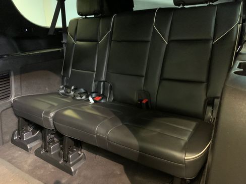 Used 2023 Cadillac Escalade ESV Premium Luxury AWD/4WD image 43