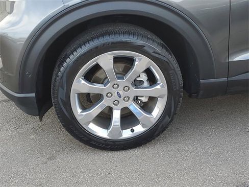 Used 2020 Ford Explorer Platinum w/ Premium Technology Package image 8
