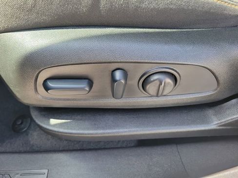 Used 2024 Chevrolet Equinox LT FWD image 23