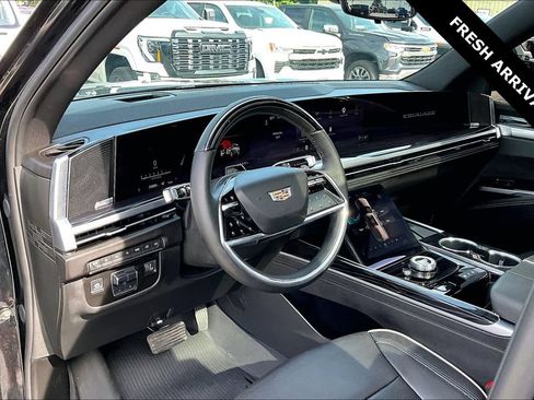Used 2025 Cadillac Escalade Sport w/ Touring Package AWD/4WD image 6