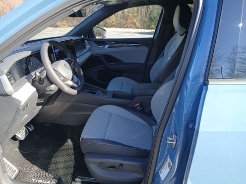 New 2026 Volkswagen Tiguan SE R-Line AWD/4WD image 9