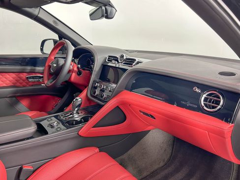 Certified 2022 Bentley Bentayga image 2