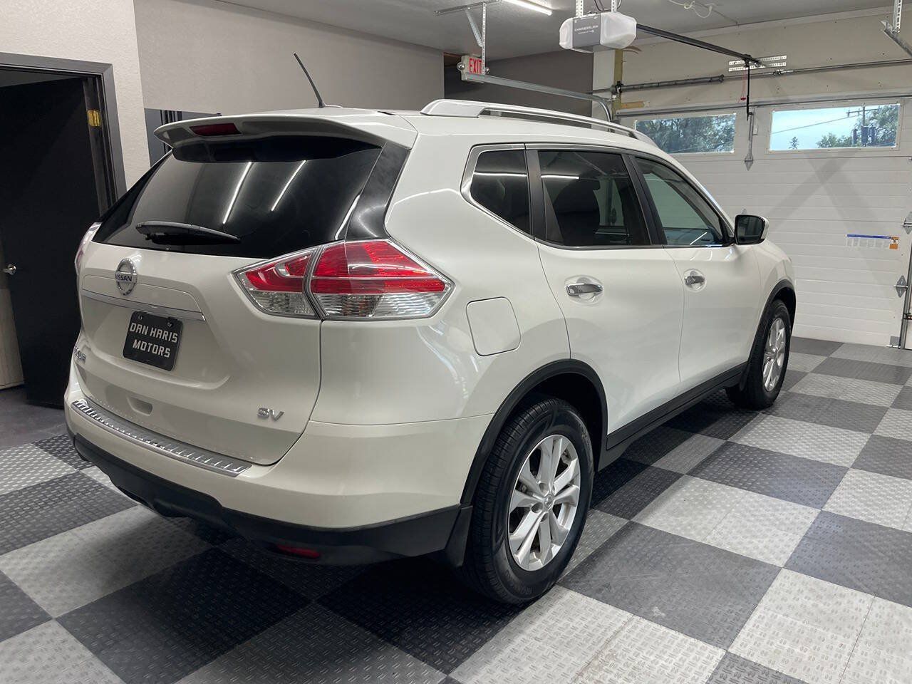 Used 2015 Nissan Rogue SV FWD image 8