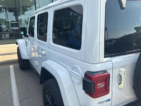 Used 2023 Jeep Wrangler Unlimited Sahara w/ Cold Weather Group AWD/4WD image 13