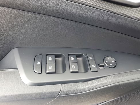 Used 2025 Kia Sportage LX image 27