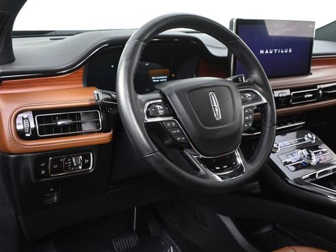Used 2023 Lincoln Nautilus Reserve w/ Monochromatic Package AWD/4WD image 12