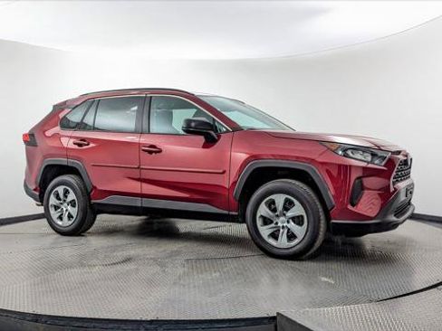 Used 2021 Toyota RAV4 LE image 11
