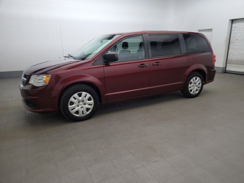 Used 2019 Dodge Grand Caravan SE image 2