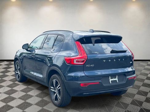 Certified 2026 Volvo XC40 B4 Core w/ Climate Package FWD image 5