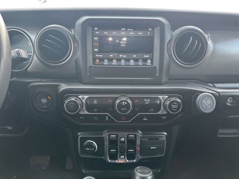 Used 2023 Jeep Wrangler Unlimited image 19