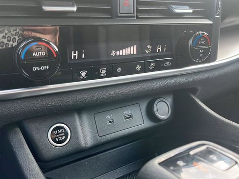 Used 2023 Nissan Rogue SV image 18