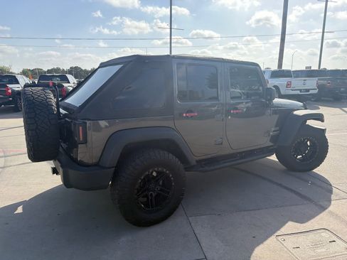 Used 2017 Jeep Wrangler Unlimited Sport AWD/4WD image 4