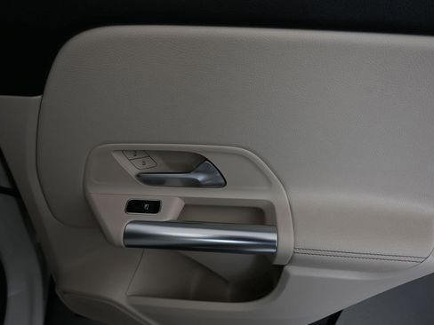 Used 2021 Mercedes-Benz GLA 250 4MATIC image 36