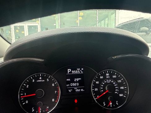 Used 2017 Kia Forte LX FWD image 4